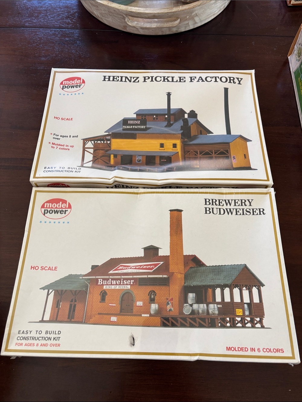 model power building set for HO train layout